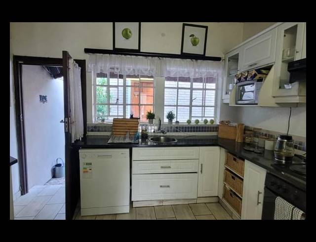 4 BEDROOM FREESTANDING FOR SALE IN ELANDSHAVEN